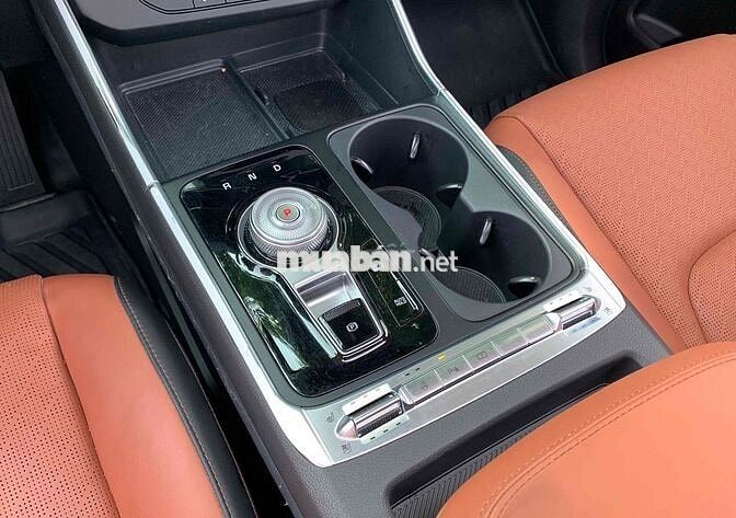 Carnival 2025 Signature rẻ hơn xe mới gần 200tr