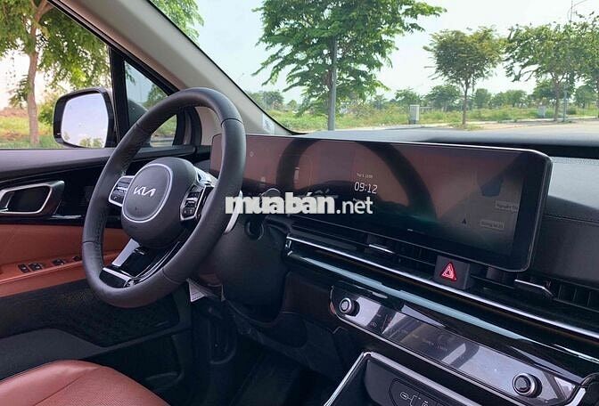 Carnival 2025 Signature rẻ hơn xe mới gần 200tr