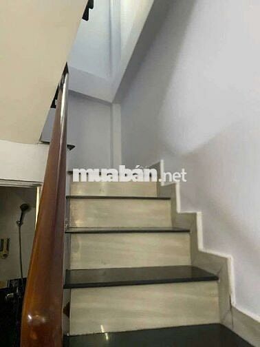 BÁN NHÀ NHỎ NGẦN TRƯỜNG ĐẠI HỌC NGẦN TRUNG TÂM THỦ ĐỨC. 