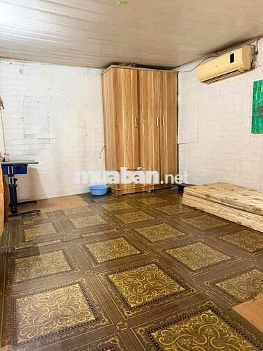 Nhà riêng cấp 4 xây cao có gác xép, vs khép kín, điện nước hộ gđ