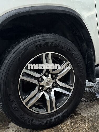 Toyota Fortuner 2019 Trắng