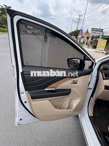 Mitsubishi Xpander Trắng 7 chỗ