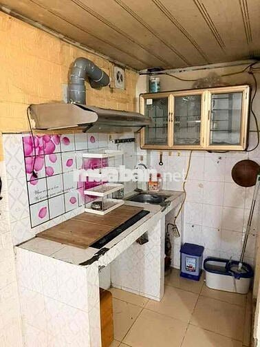 Nhà riêng cấp 4 xây cao có gác xép, vs khép kín, điện nước hộ gđ