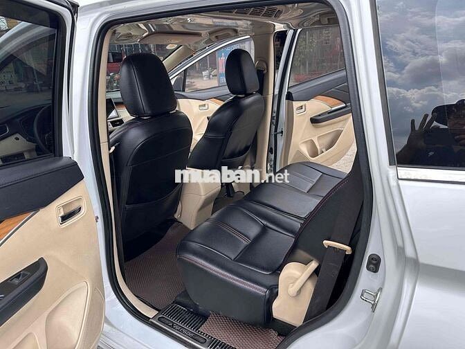 Mitsubishi Xpander Trắng 7 chỗ