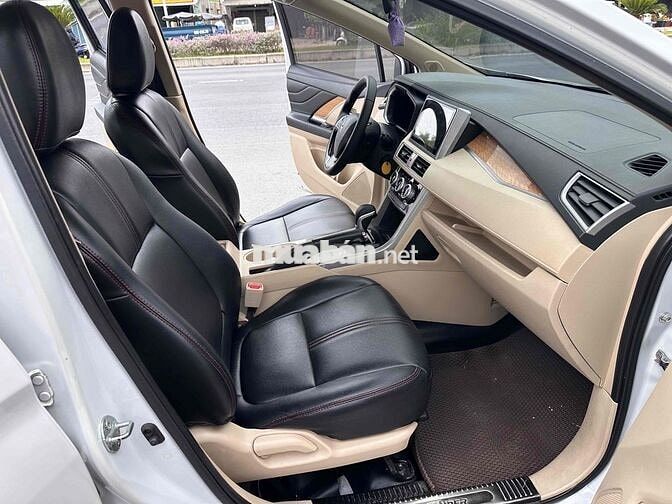 Mitsubishi Xpander Trắng 7 chỗ