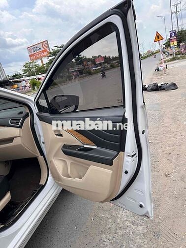 Mitsubishi Xpander Trắng 7 chỗ