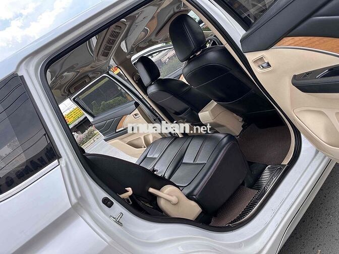 Mitsubishi Xpander Trắng 7 chỗ
