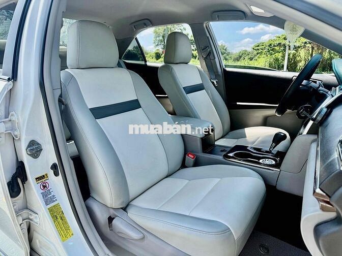 Toyota Camry 2.5 XLE Trắng