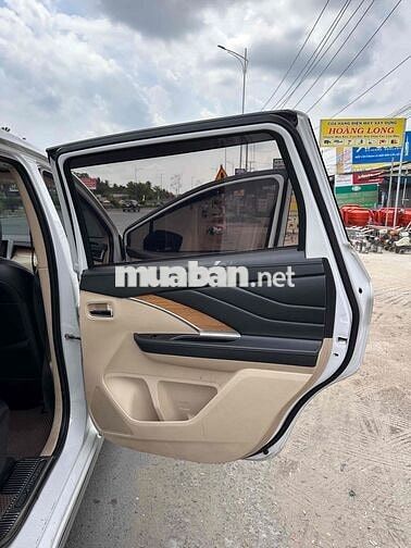 Mitsubishi Xpander Trắng 7 chỗ