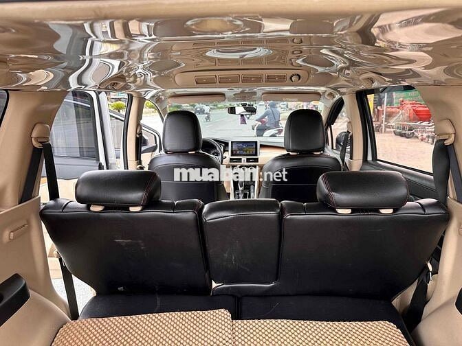 Mitsubishi Xpander Trắng 7 chỗ