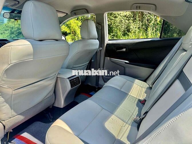 Toyota Camry 2.5 XLE Trắng