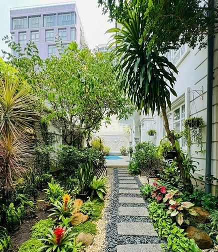 BÁN BIỆT THỰ HỒ BÊN VƯỜN  THẢO ĐIỀN, QUẬN 2 - 360m2 - 73TỶ