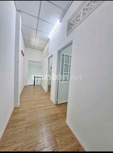 CHÍNH CHỦ NGỘP BANK BÁN GẤP CĂN NHÀ CẤP 4 , ĐƯỜNG TRỊNH QUANG NGHỊ .