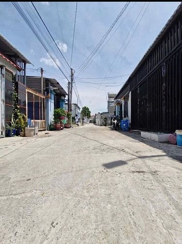 CHÍNH CHỦ NGỘP BANK BÁN GẤP CĂN NHÀ CẤP 4 , ĐƯỜNG TRỊNH QUANG NGHỊ .