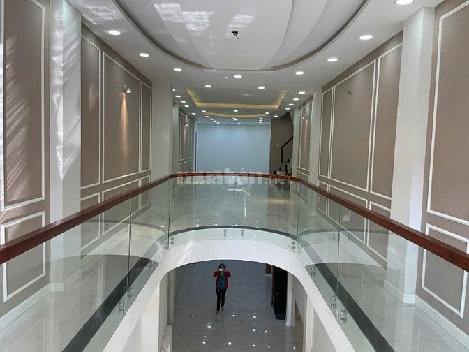 Cho thuê nhà mặt tiền Ngô Gia Tự, Q.10, 4x22m, NH 6m, 5 lầu, thang máy