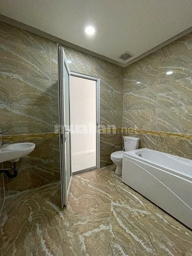 Cho thuê nhà mặt tiền Ngô Gia Tự, Q.10, 4x22m, NH 6m, 5 lầu, thang máy