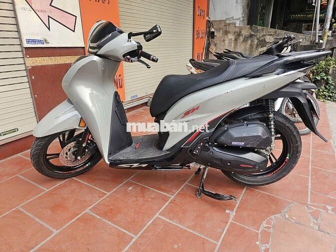Honda SH 125cc màu đỏ- dán màu như hình