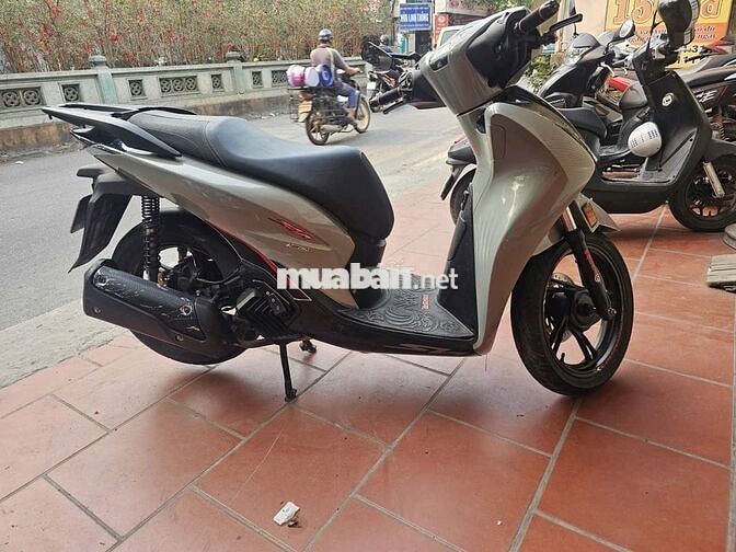 Honda SH 125cc màu đỏ- dán màu như hình
