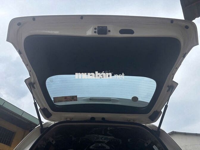 Toyota Innova Trắng 7 chỗ
