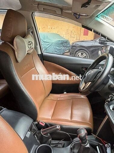 Toyota Innova Trắng 7 chỗ