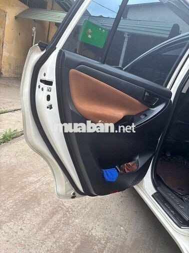 Toyota Innova Trắng 7 chỗ