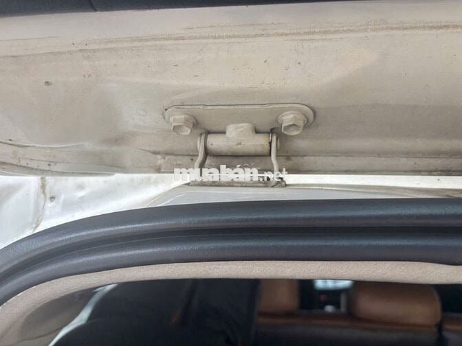 Toyota Innova Trắng 7 chỗ