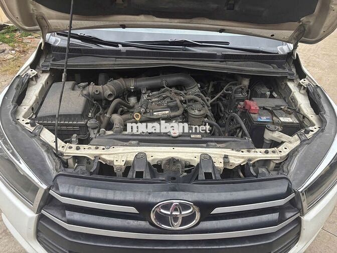 Toyota Innova Trắng 7 chỗ