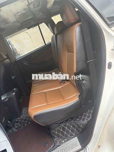 Toyota Innova Trắng 7 chỗ