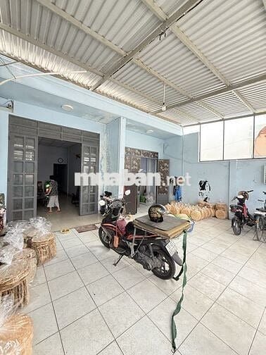 Nhà cũ 8X18, đường 9m, vỉa hè ngay gần chợ Nguyễn Sỹ Sách