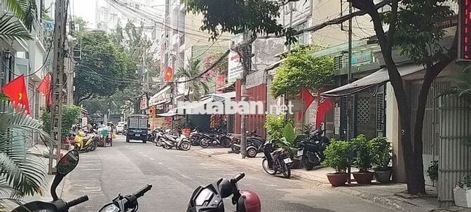 Nhà cũ 8X18, đường 9m, vỉa hè ngay gần chợ Nguyễn Sỹ Sách