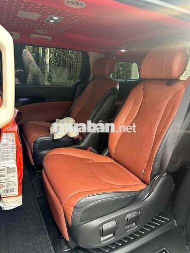 Kia Carnival Signature Đen 7 chỗ