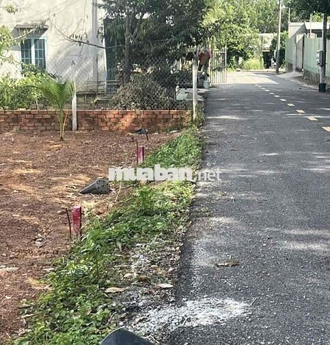 Kẹt Nợ Nên Bán Miếng Đất 210m2 Mặt Tiền Đẹp 2 Góc Có Sổ Đất Full Thổ