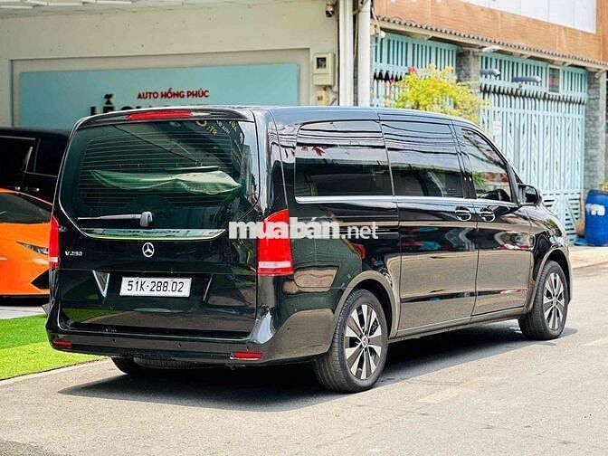 Mercedes-Benz V250 model 2022