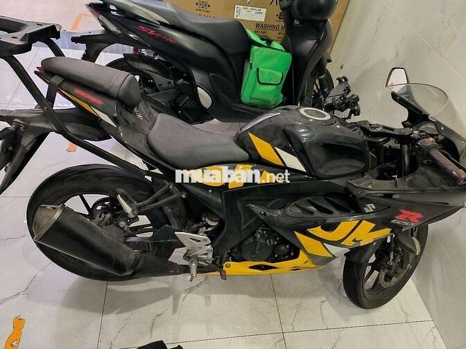Suzuki GSX-R150 Đen vàng