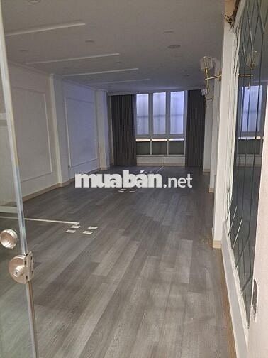 Nhà mặt phố Trần Quốc Hoàn - 50m2 x 6 tầng 1 hầm, thông sàn, Thang máy