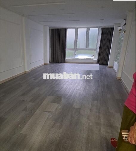 Nhà mặt phố Trần Quốc Hoàn - 50m2 x 6 tầng 1 hầm, thông sàn, Thang máy