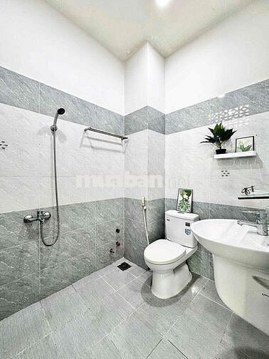 CHO THUÊ PHÒNG MỚI ĐẸP CỬA SỔ THOÁNG NGAY TRUNG TÂM QUẬN 3