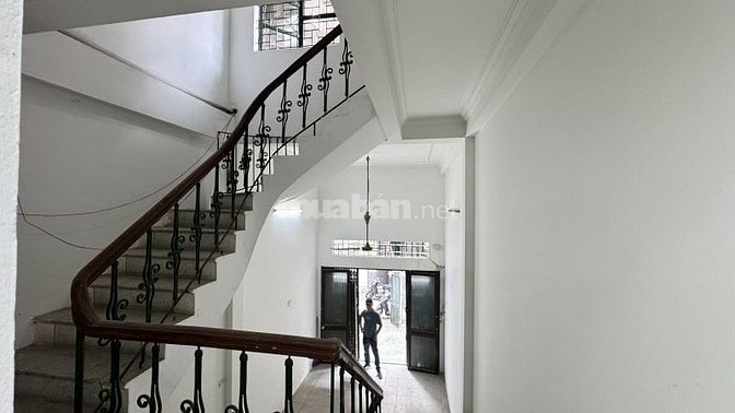 Ngọc Lâm – Long Biên – Ô Tô – 46 M2 – 2 Tầng – MT 3.7 M – Giá 11.8 Tỷ.
