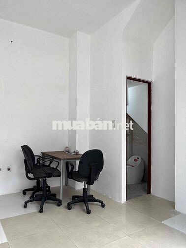 Cho thuê nhà Mặt tiền 5m: 12tr; TT Q1 - 6 Hồ Hảo Hớn