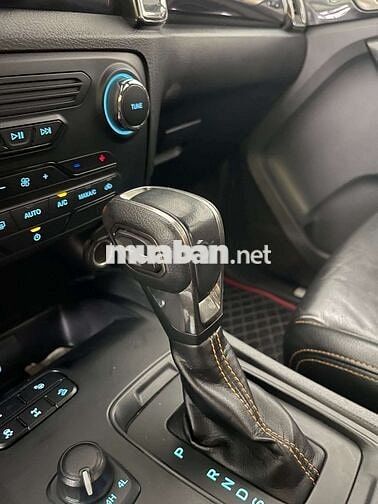 Ford Ranger Wildtrak Trắng 5 chỗ