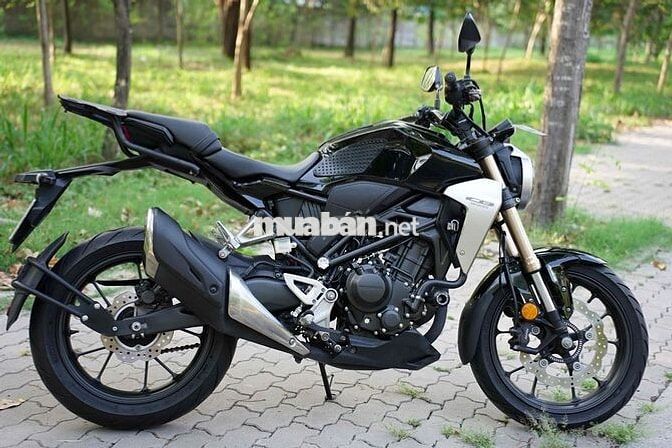 😁😊Honda CB300R Đen biển sg 26858 . xe đẹp odo thấp