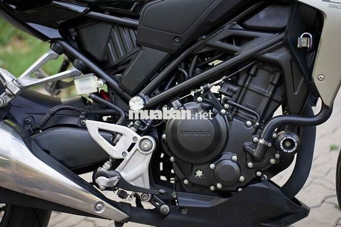 😁😊Honda CB300R Đen biển sg 26858 . xe đẹp odo thấp