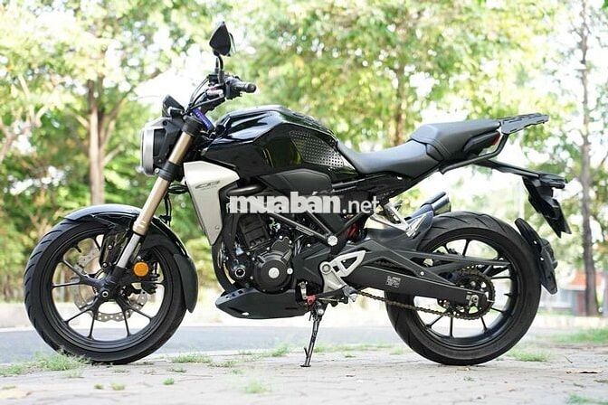 😁😊Honda CB300R Đen biển sg 26858 . xe đẹp odo thấp