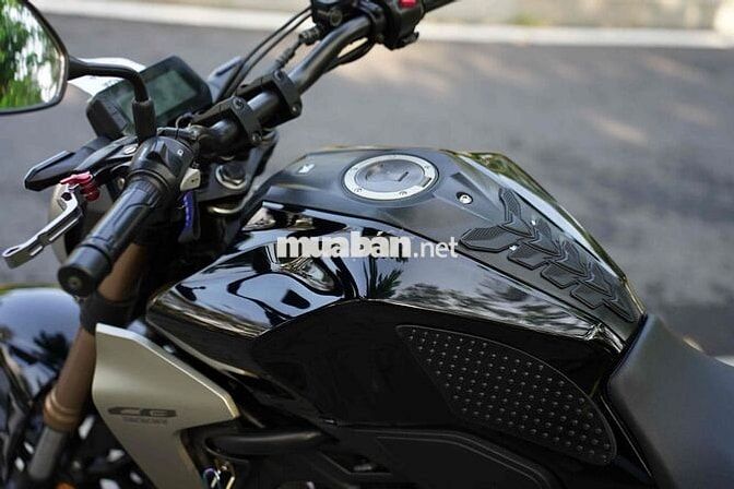 😁😊Honda CB300R Đen biển sg 26858 . xe đẹp odo thấp
