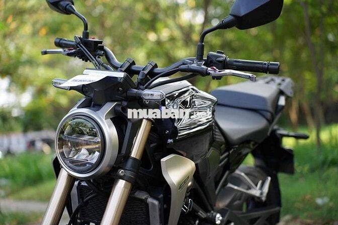 😁😊Honda CB300R Đen biển sg 26858 . xe đẹp odo thấp
