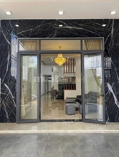 Thanh lý nhà sổ hồng riêng trên trục đường Tân Liêm gần chợ Phú Lạc