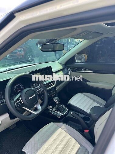 Kia Seltos 2022 Premium 33.000km Trắng
