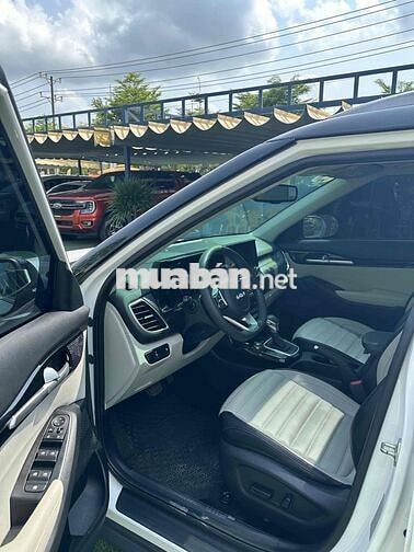 Kia Seltos 2022 Premium 33.000km Trắng