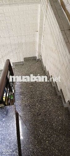 Cho thuê nhà Q4 hướng Đông Nam