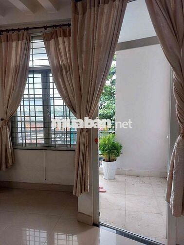 chỉ 1 phòng *** tại 22A phạm hữu lầu Q7
